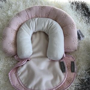 Newborn+ car seat head support insert
